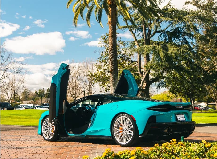 Blue-painted McLaren GT, paintwork Blue-painted McLaren GT, paintwork