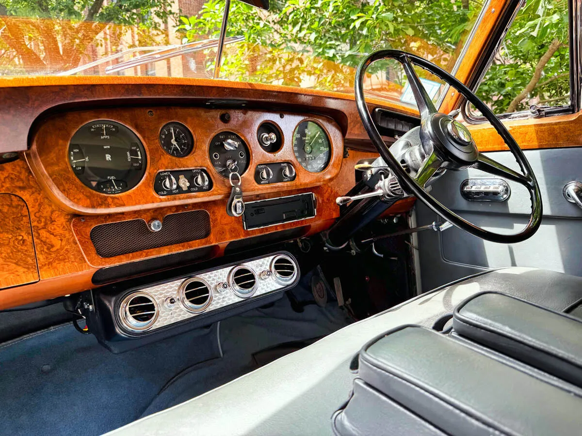 1961 Rolls-Royce Silver Cloud interior, photo 8 for wedding car rental in North Attleboro, MA
