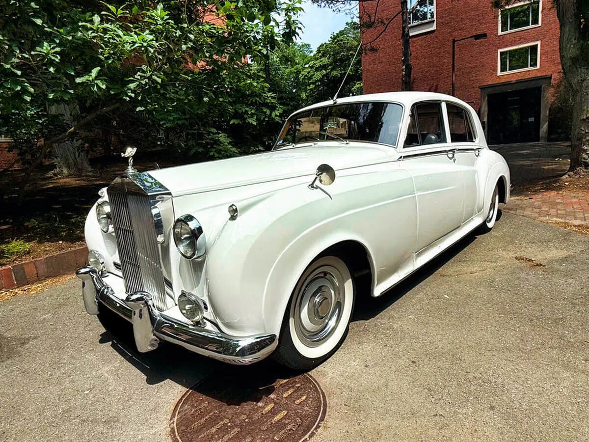 1961 Rolls Royce Silver Cloud exterior, photo 4 for wedding car rental