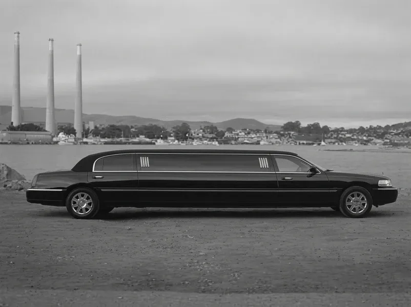 Black-painted 2010 Luxury Stretch 8 Passangers ready for booking
