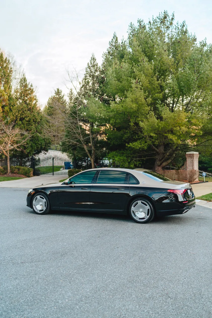 Black 2023 Gold Mercedes-Maybach S680 Manufaktur Edition, photo 12 for wedding car rental in Adams County, PA