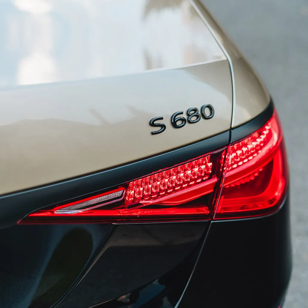 Black 2023 Gold Mercedes-Maybach S680 Manufaktur Edition, photo 8 for wedding car rental in Adams County, PA