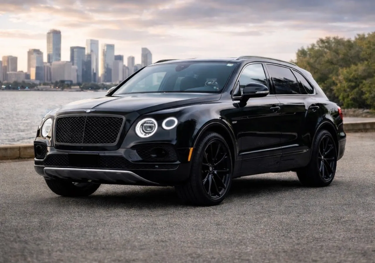 Black-painted Bentley Bentayga [2]