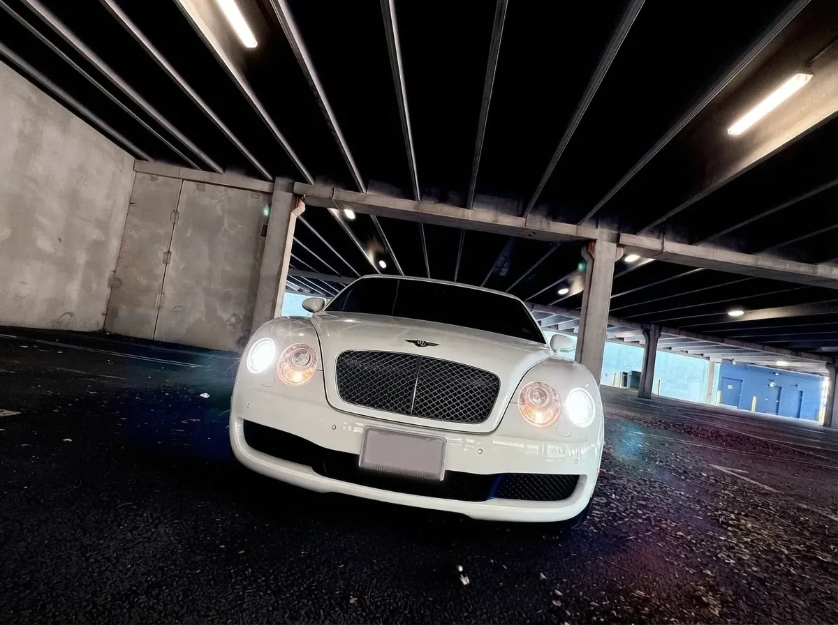 White-painted Bentley Continental Flying Spur [3]
