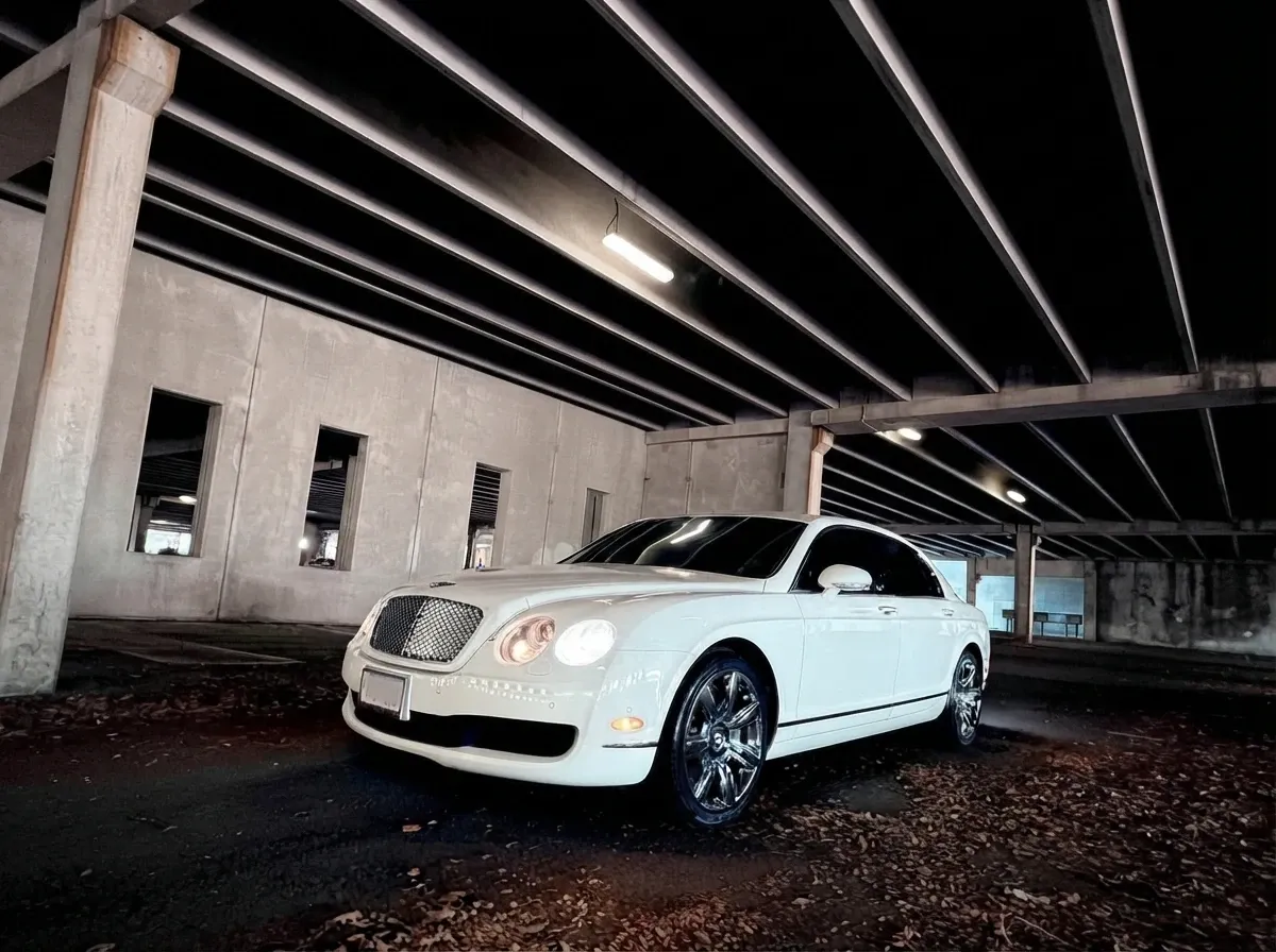 White-painted Bentley Continental Flying Spur [4]
