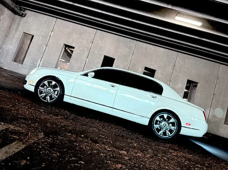 White-painted Bentley Continental Flying Spur [6]