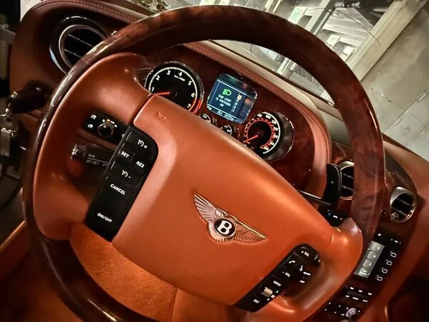 White-painted Bentley Continental Flying Spur [9]