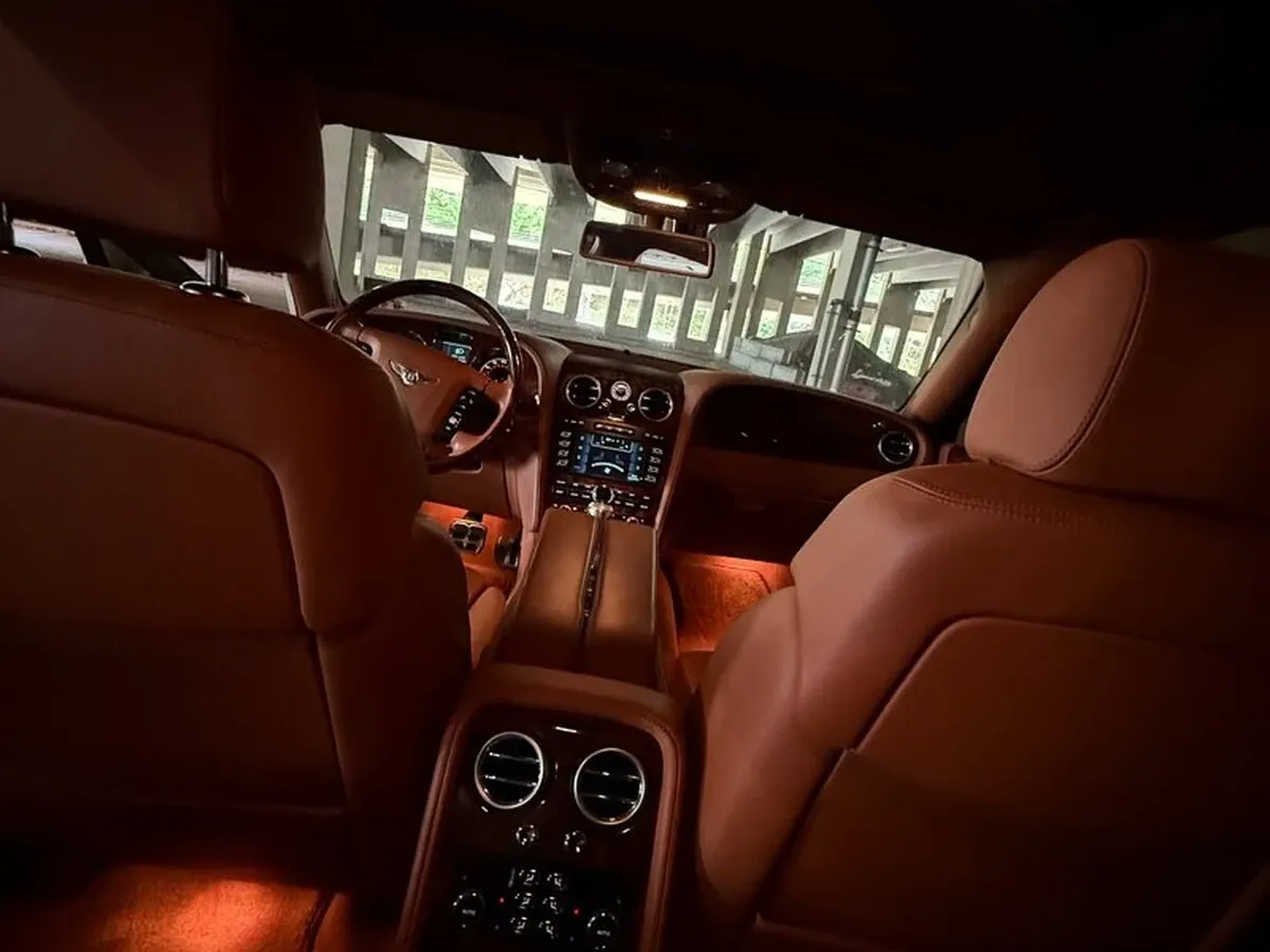 White-painted Bentley Continental Flying Spur [2]