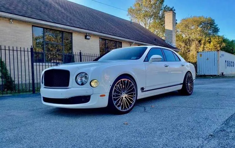 Bentley Mulsanne White Bentley Mulsanne for wedding car rental