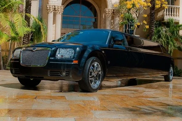 Black Chrysler 300 Stretch Limousine for limo rental in Nashville, TN