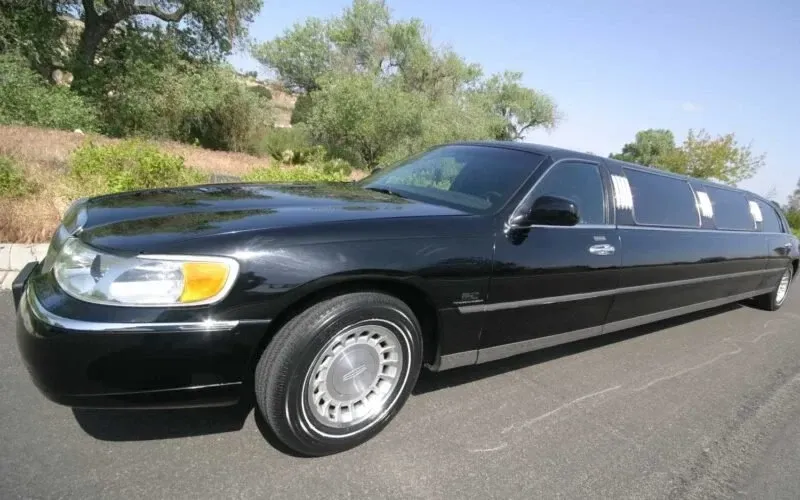 Black Stretch Limousine Black Stretch Limousine for limo rental