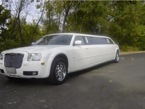 White-painted C300 Limousine [2]