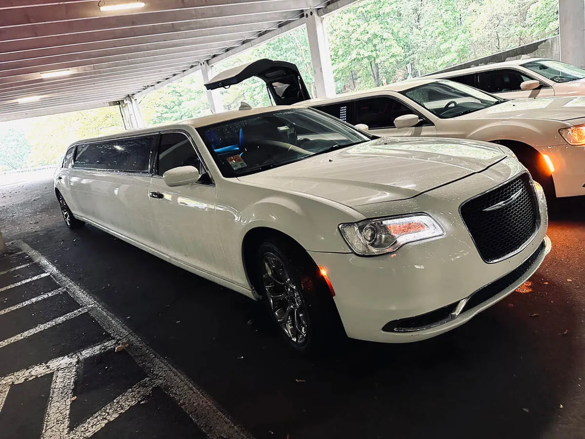 White Chrysler 300 exterior, photo 3 for limo rental