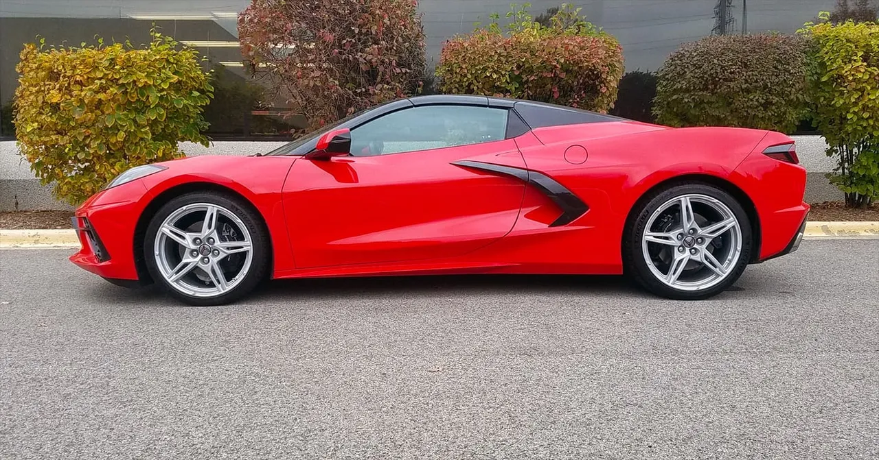 Red-painted Corvette Convertible [5]