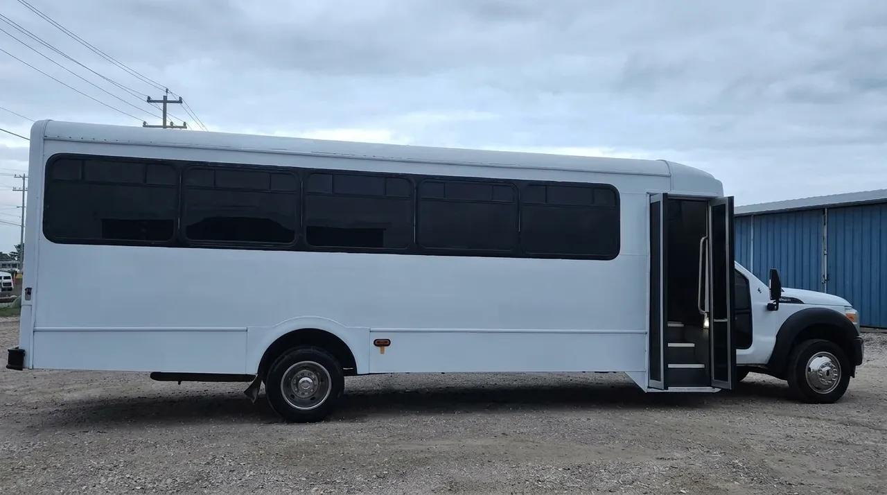 White-painted D-Lux Party Bus [3]