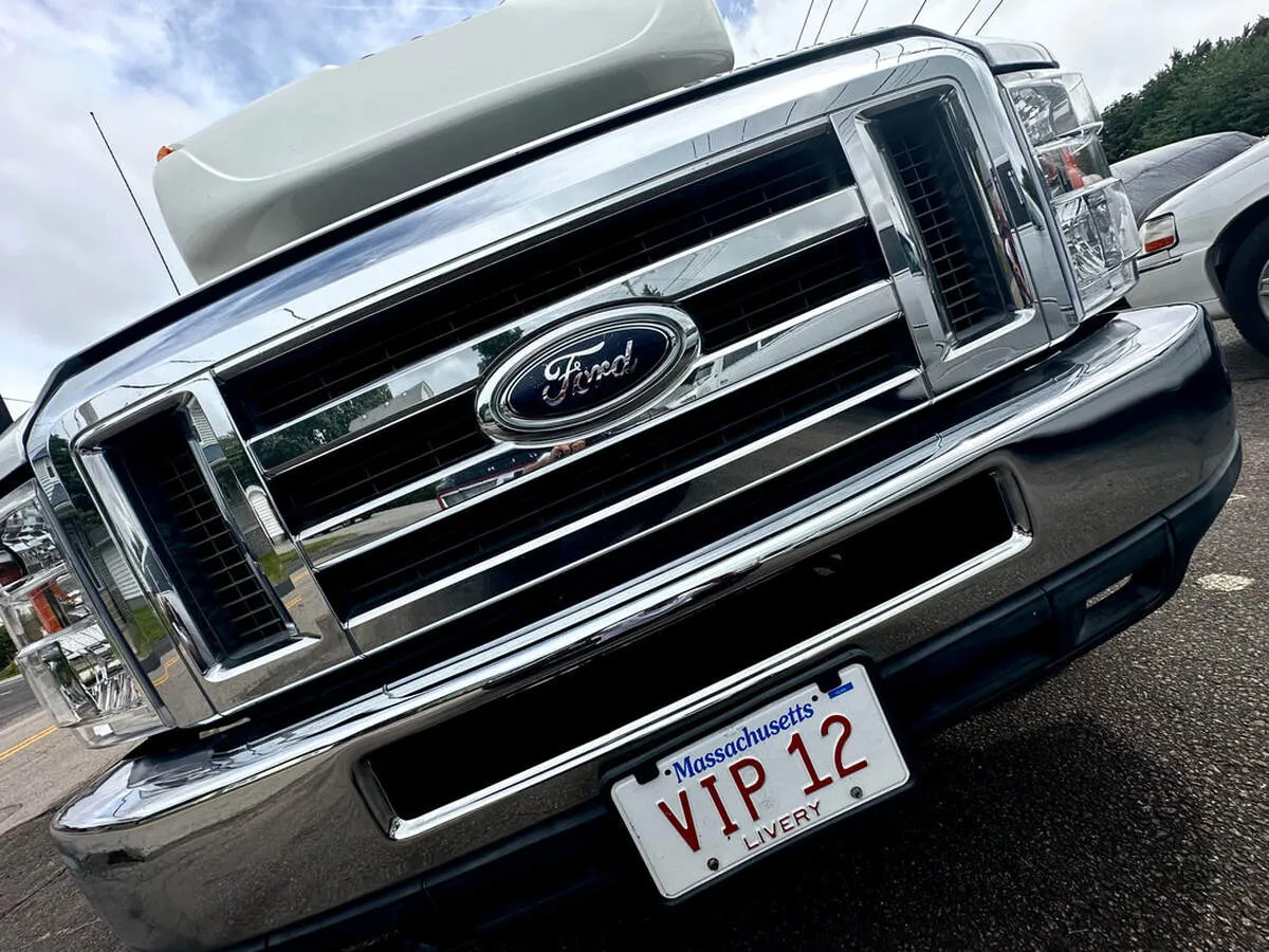 Ford E-450 Series Party Bus, fine detail