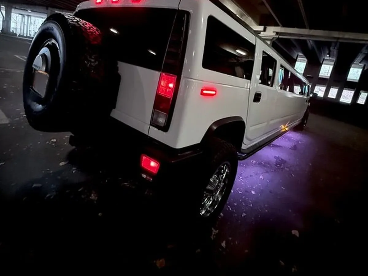 White-painted H2 Hummer [8]