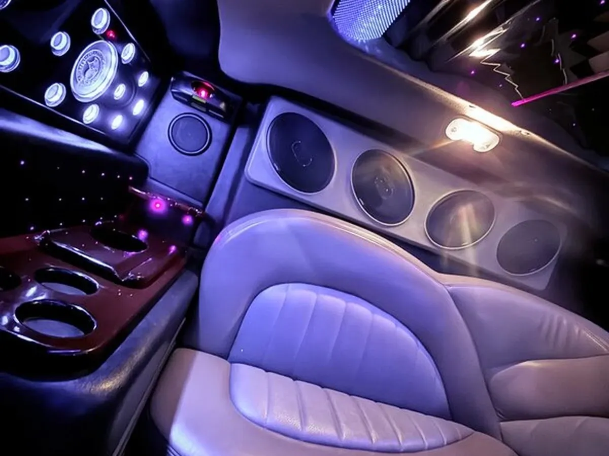 White-painted H2 Hummer [9]