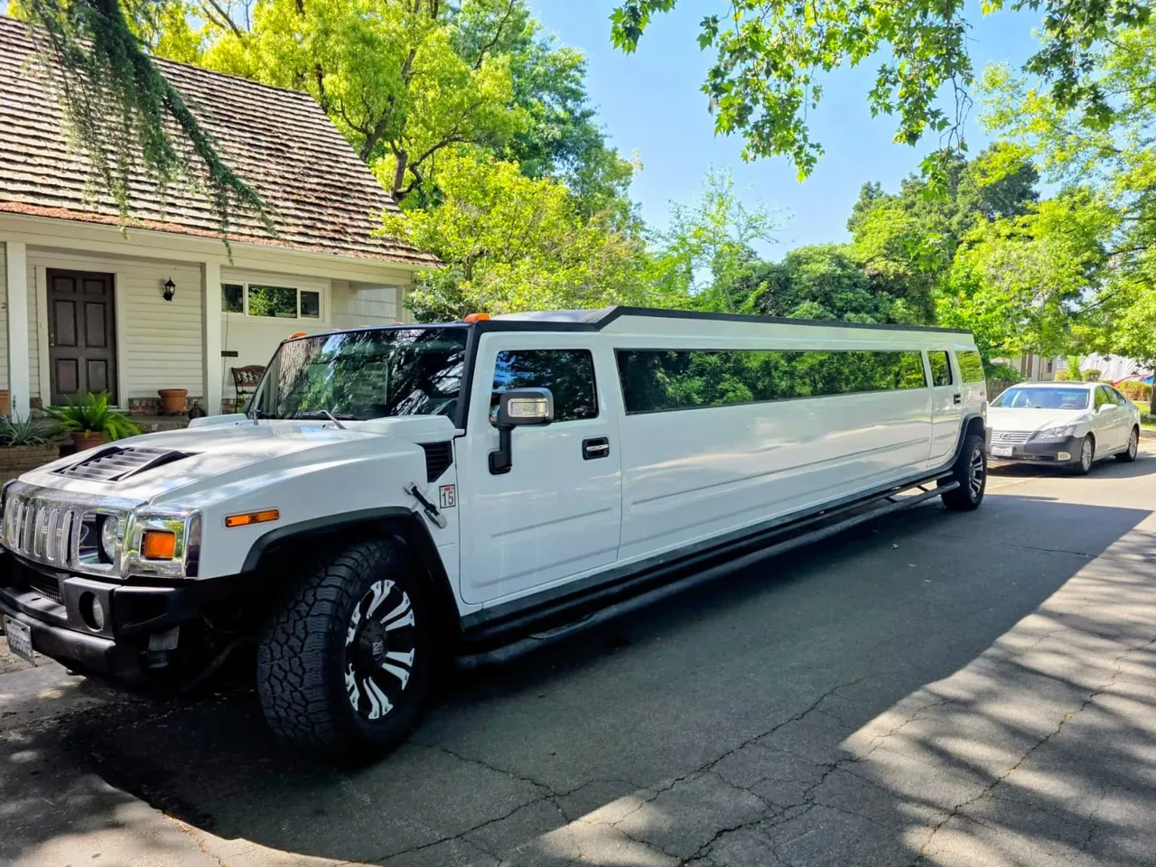Hummer H2 White Limousine for limo rental in San Francisco, CA