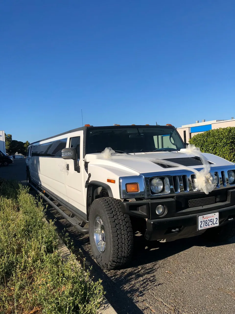White Hummer Limousine, photo 4 for limo rental in Livermore, CA