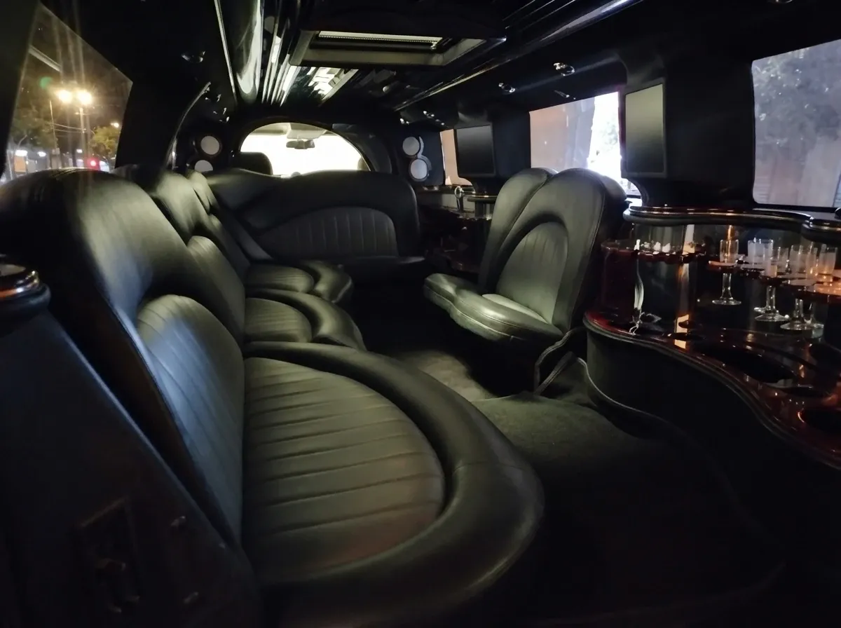 White-painted Hummer Limousine [5]