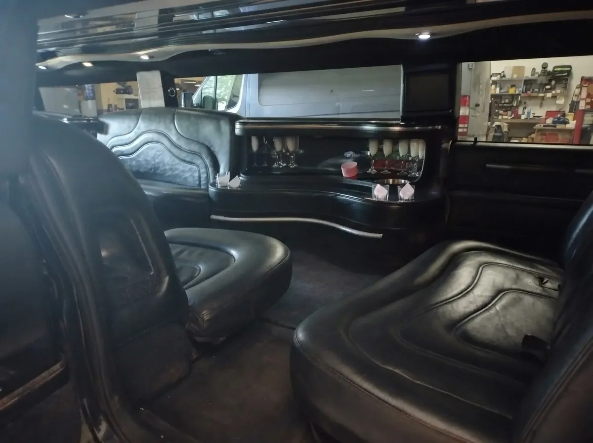 White-painted Hummer Limousine [3]