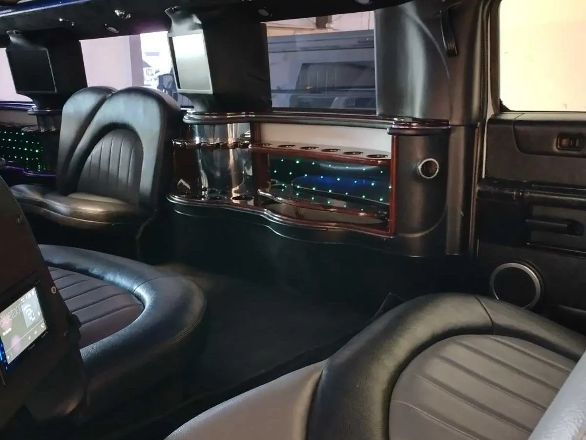 White-painted Hummer Limousine [6]