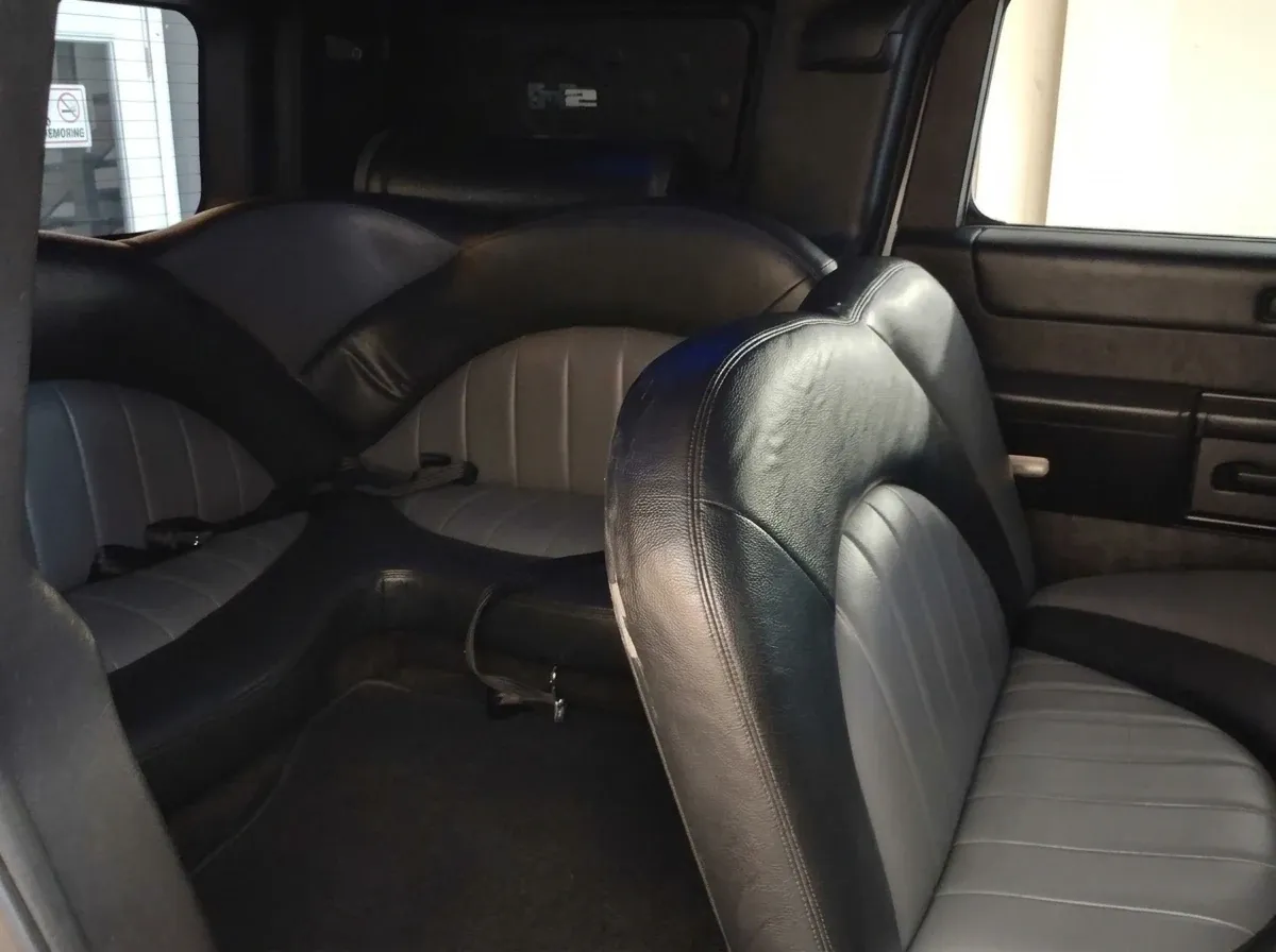 Black-painted Hummer Limousine [4]