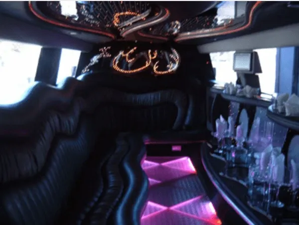 Pink-painted Hummer Limousine [3]
