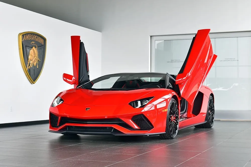 Red-painted Lamborghini Aventador S [2]