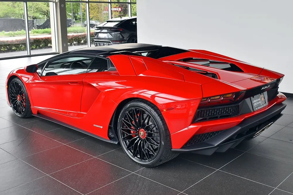Red-painted Lamborghini Aventador S [4]