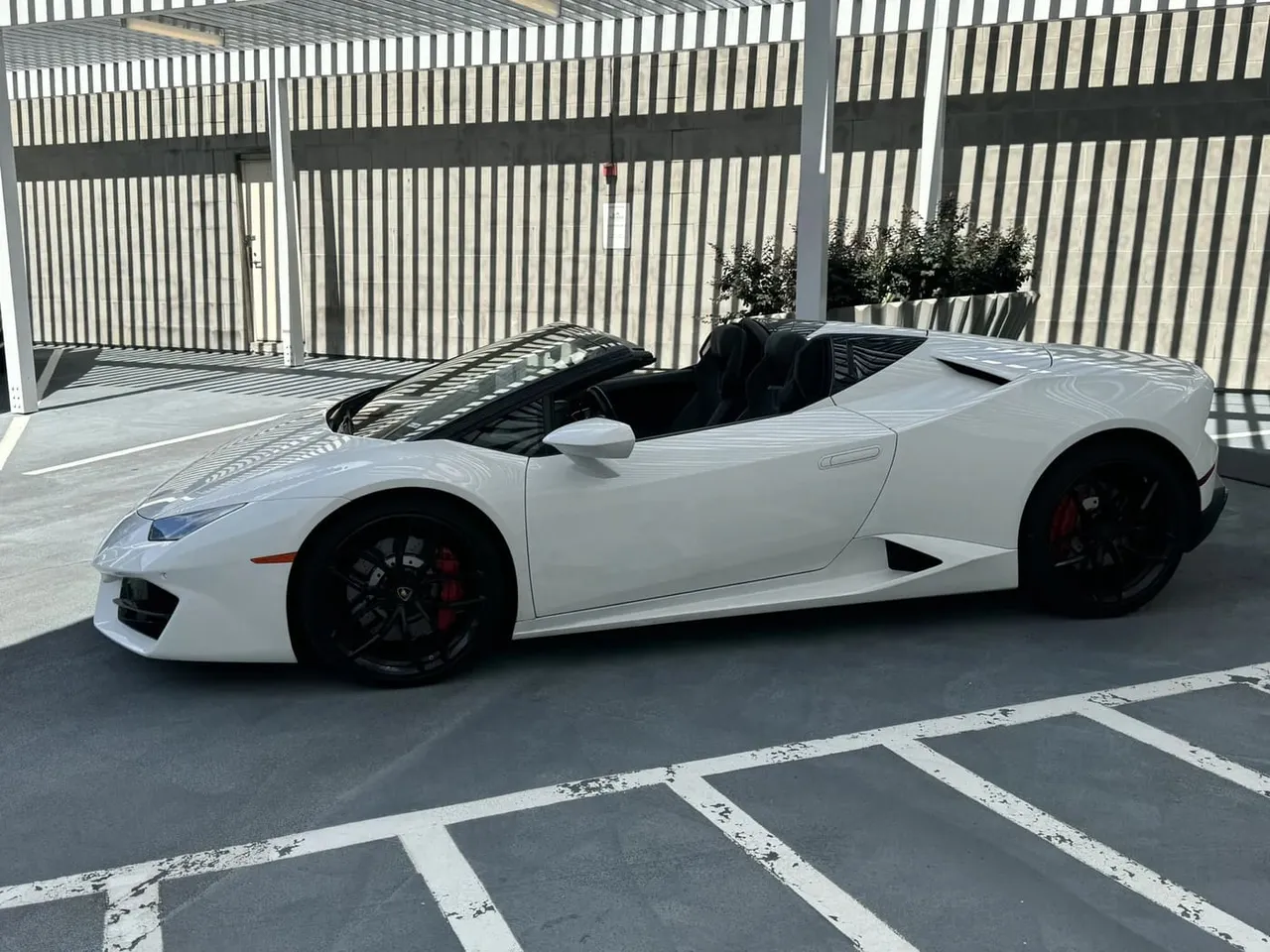 White-painted Lamborghini Huracán Spyder [3]