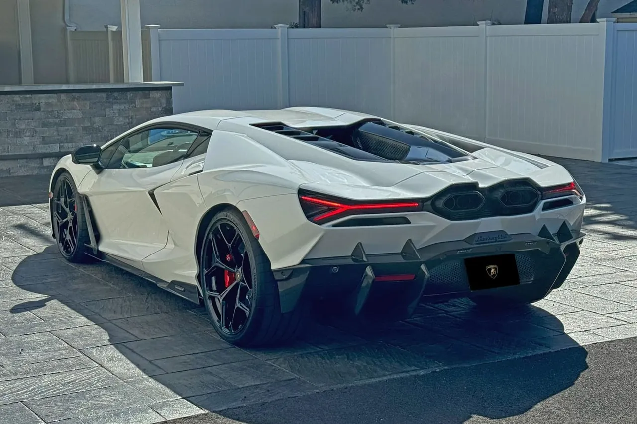 White-painted Lamborghini Revuelto [2]