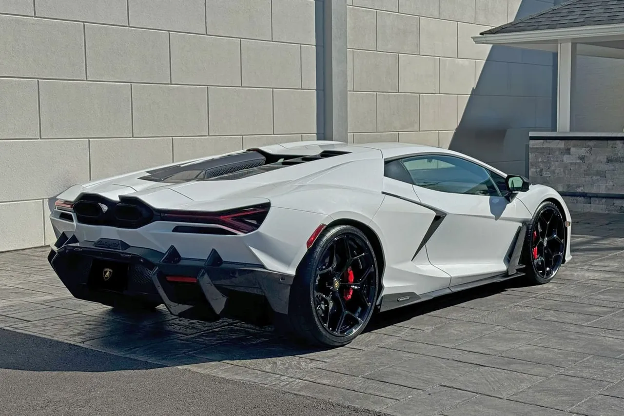 White-painted Lamborghini Revuelto [5]
