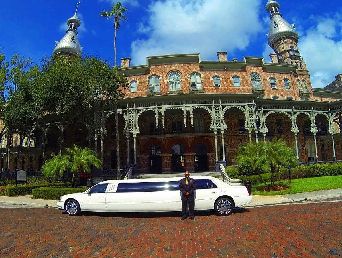 White Lincoln Limo for limo rental in Pinellas County, FL