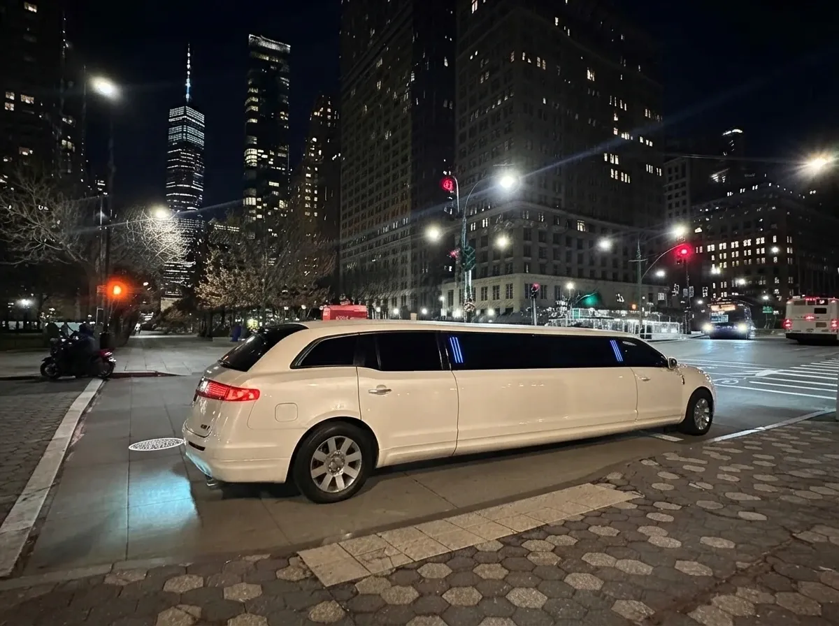 White-painted Lincoln MKT Limousine [5]