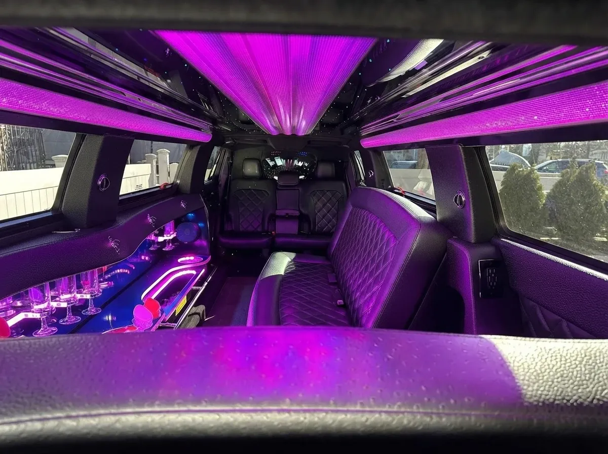 White-painted Lincoln MKT Limousine [2]
