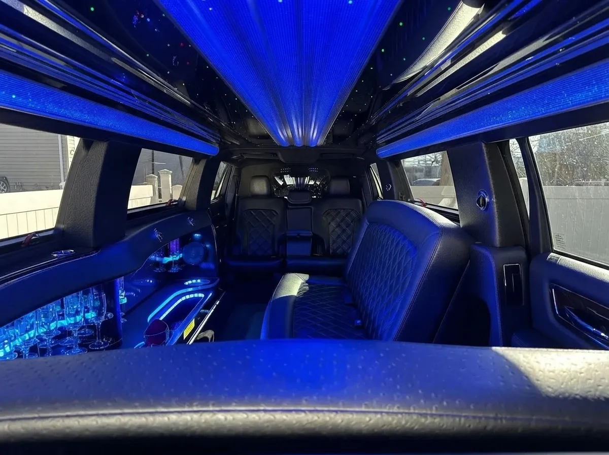 White-painted Lincoln MKT Limousine [4]