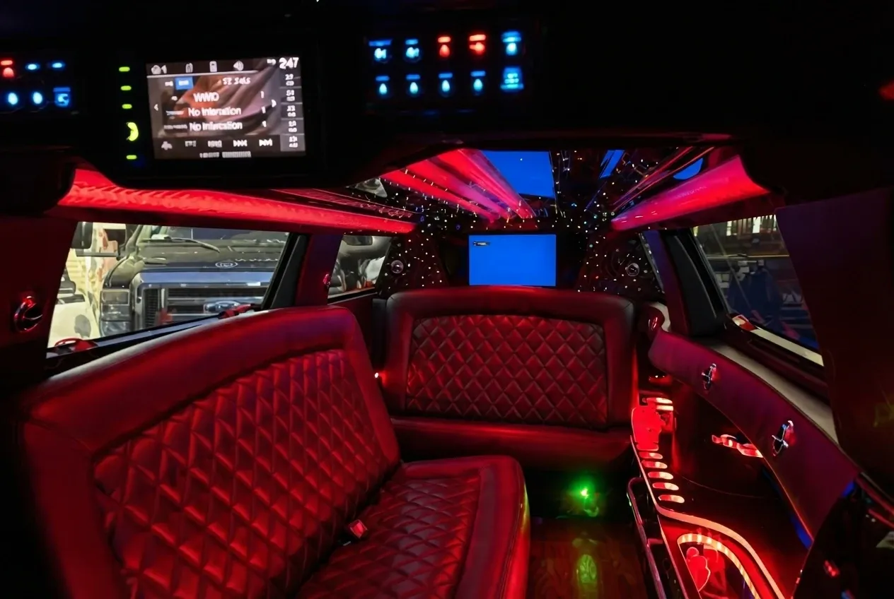 White-painted Lincoln MKT Limousine [6]