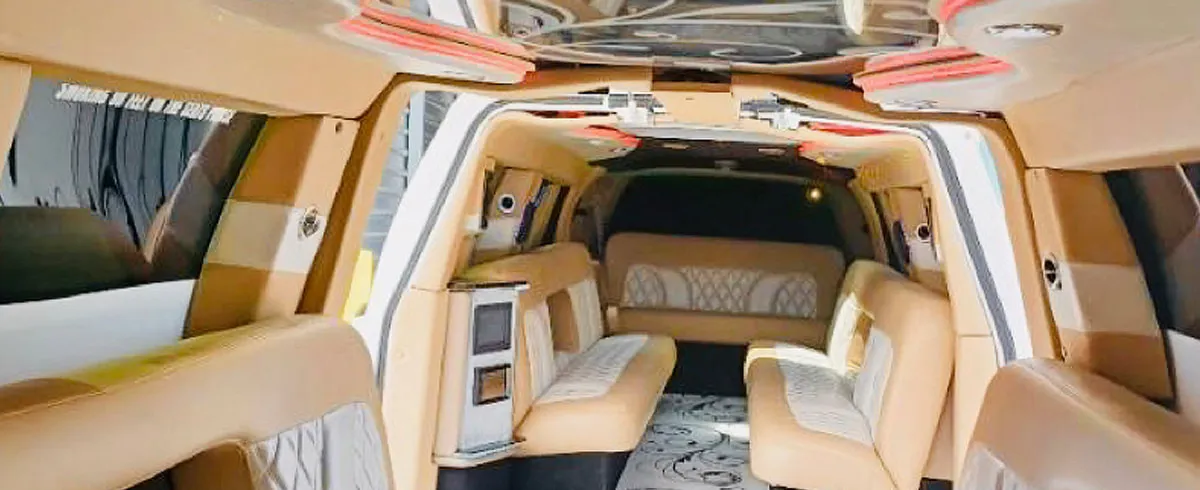 18 Passenger Lincoln Navigator interior for limo rental