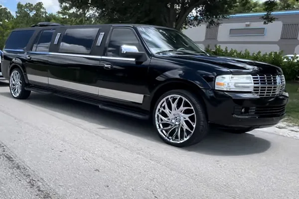 Lincoln Navigator Stretch Limousine for limo rental in Estero, FL