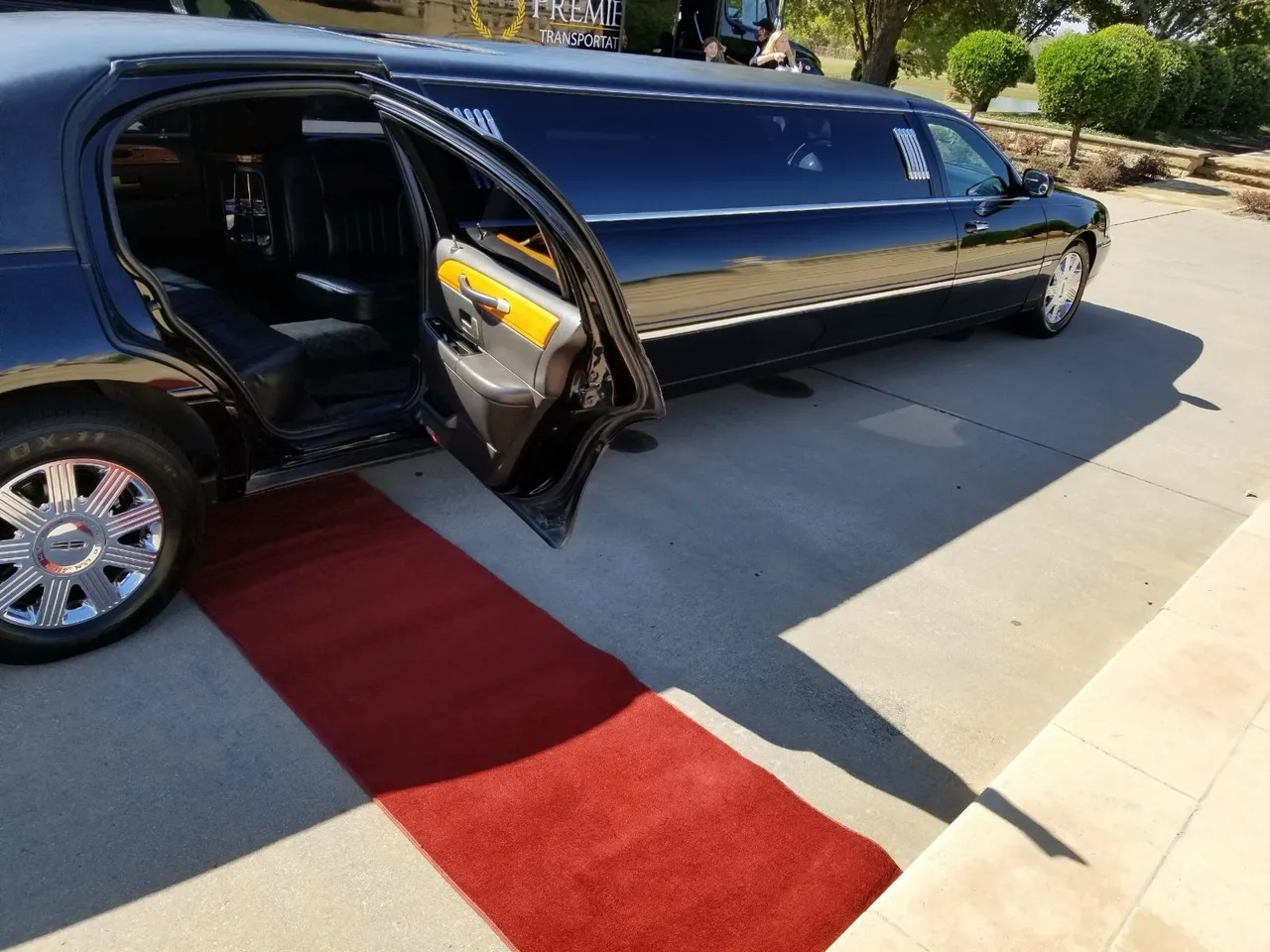 Lincoln Stretch Limousine for limo rental