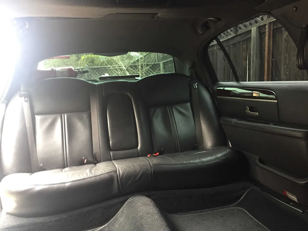 Lincoln Stretch Limousine interior, photo 3 for limo rental in Richmond, CA