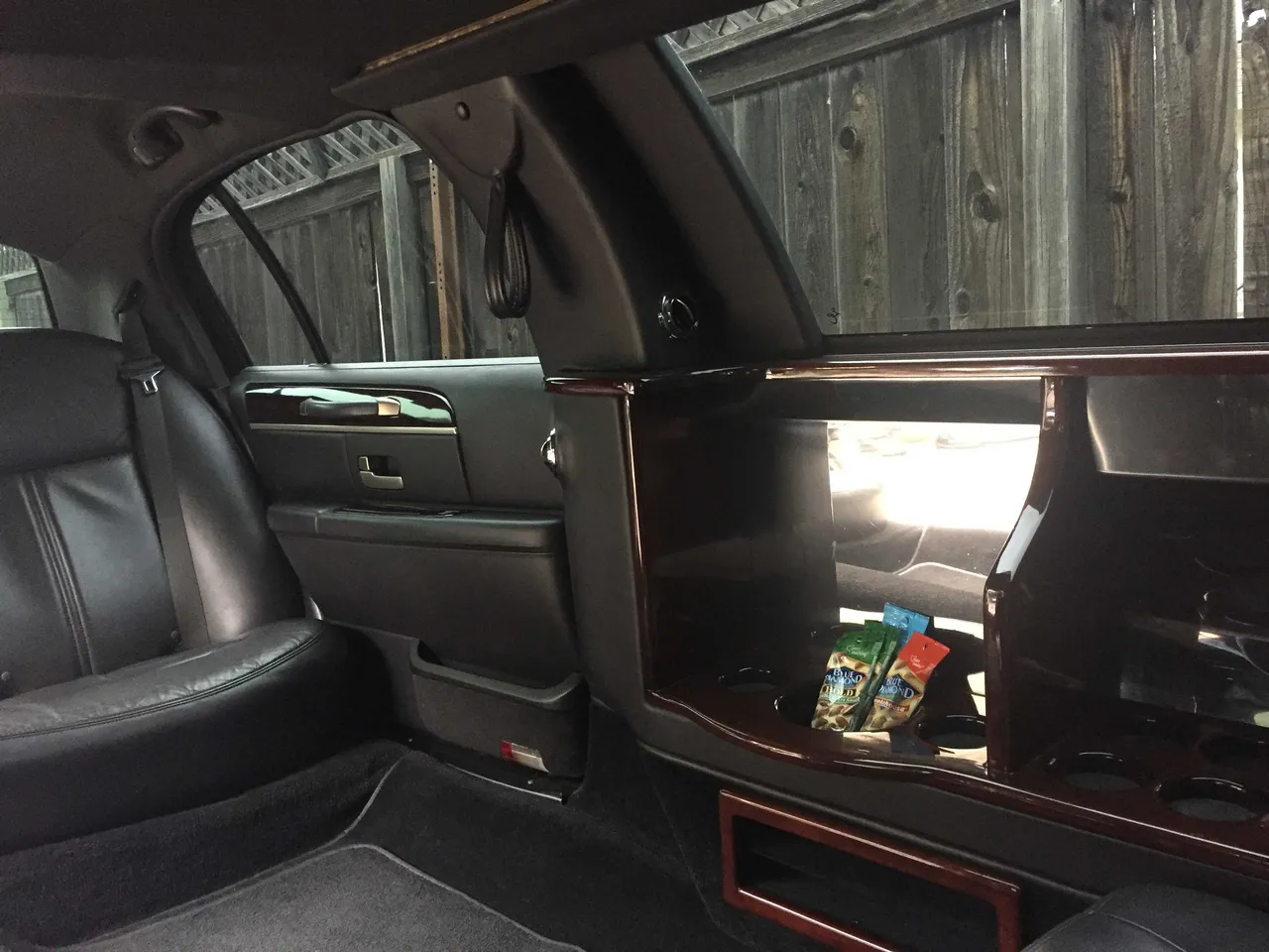 Lincoln Stretch Limousine interior, photo 4 for limo rental in Richmond, CA