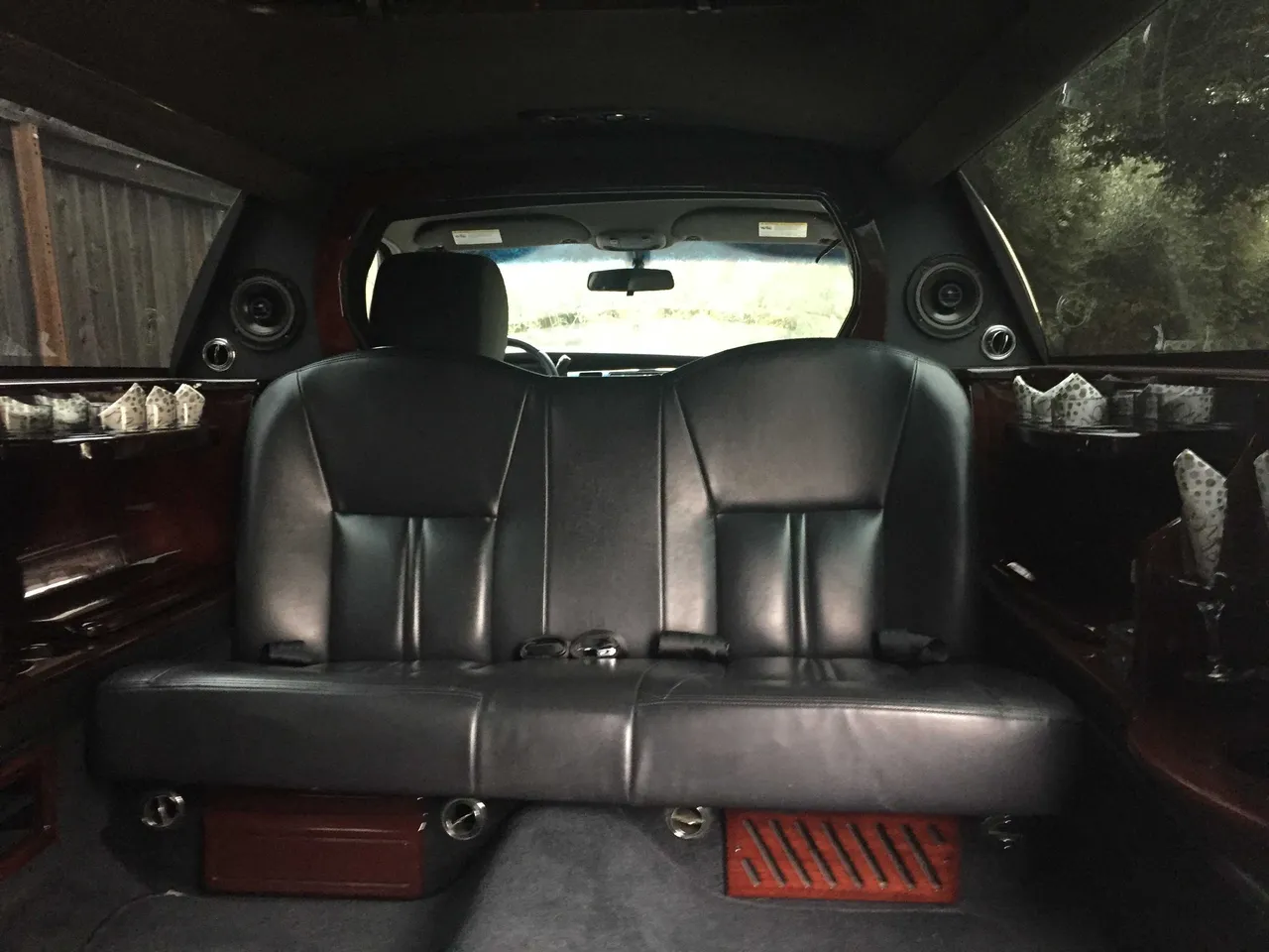 Lincoln Stretch Limousine interior for limo rental in Richmond, CA