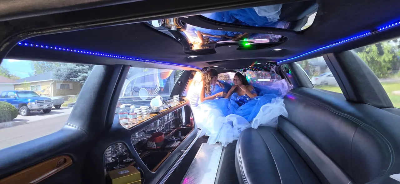 Black-painted Lincoln Town Car Limousine [4]