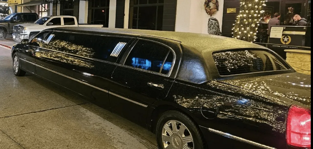 Lincoln Town Car Black Lincoln Town Car with tinted windows for limo rental