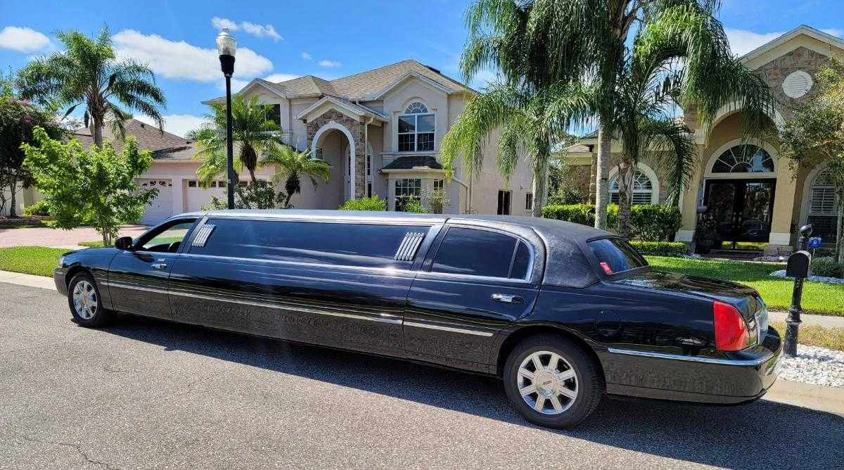 Black Lincoln Towncar Limo for limo rental in DeSoto County, FL