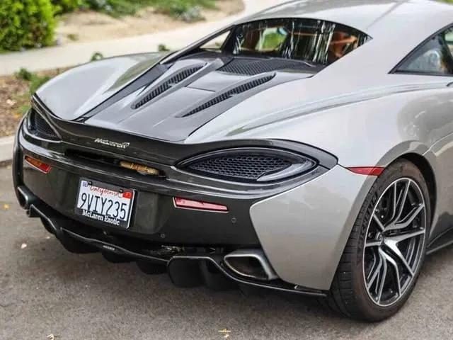 Silver-painted McLaren 570S [10]