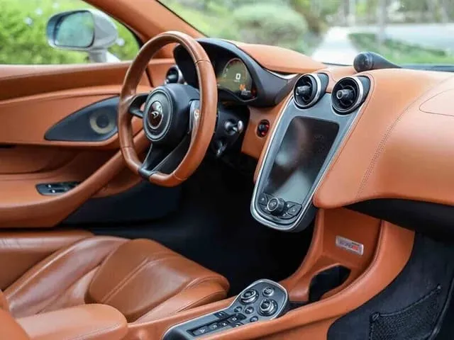 Silver-painted McLaren 570S [2]